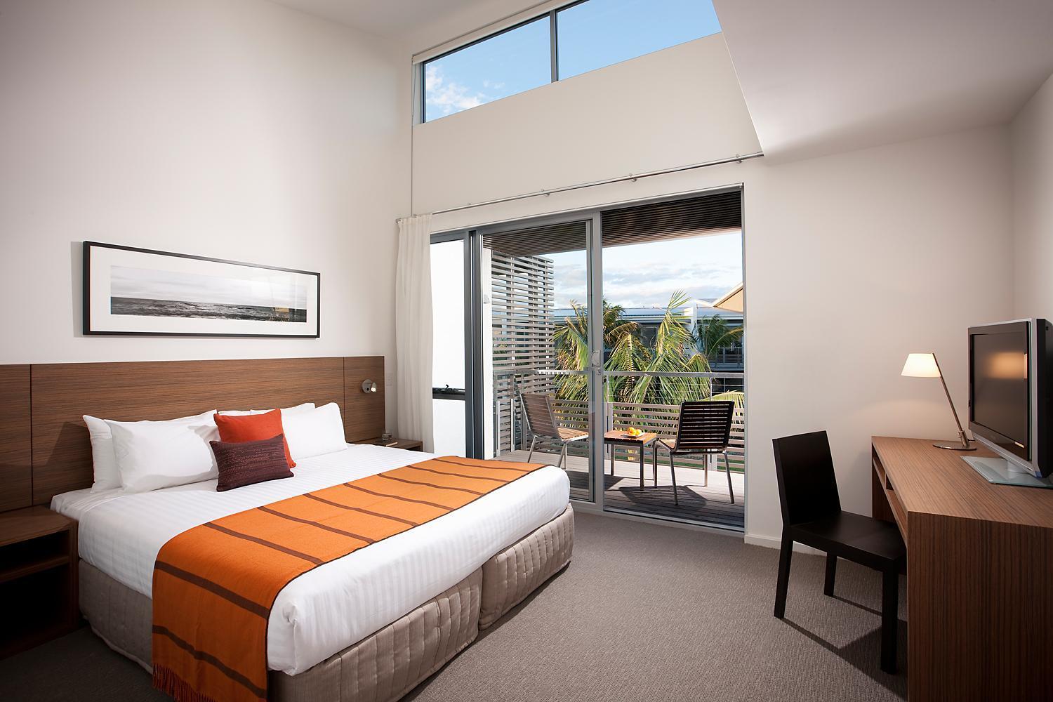 Pullman Magenta Shores Resort Entrance Exterior foto A typical room at the Mantra Crown Towers